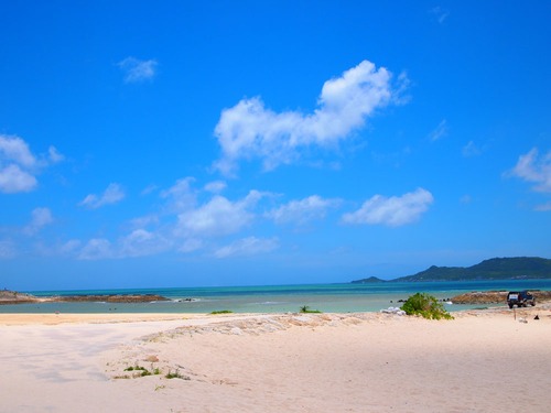 海と波浪警報。