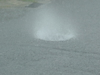 大雨。