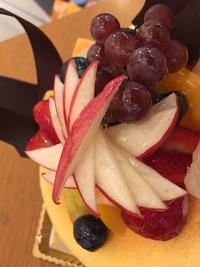 チーズケーキのフルーツ盛り