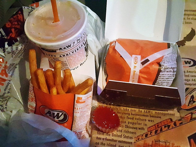 A&W 牧港店 The A&Wバーガー コンボ