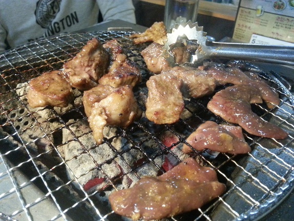 焼肉のおいしいお店 那覇市銘苅にある 七輪焼肉 安安 パイプライン店 安くて旨いお店で食べて飲んで楽しい飲み会 食べて 飲んで 遊んで D 沖縄を満喫