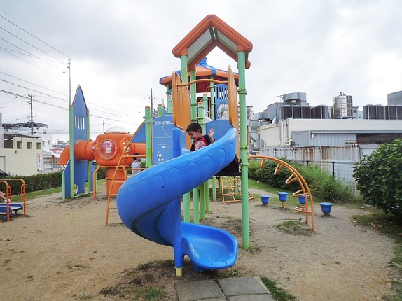 かたばる公園 すべり台