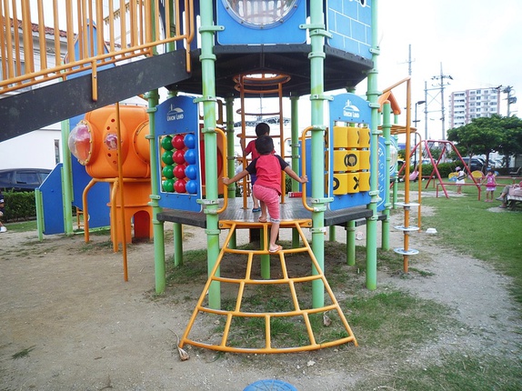 かたばる公園 コンビネーション遊具