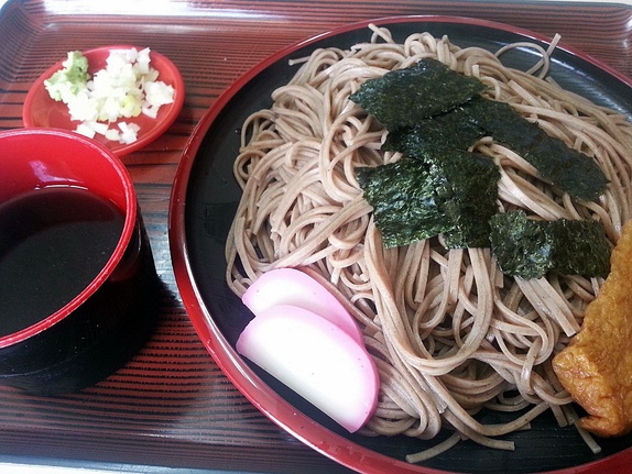 日本そば食べ歩き 名護市世冨慶にある めんくいの新ちゃん 名護で見つけた手打ちうどんのお店でざるそばを食べる マエダマエダの食べ歩き D