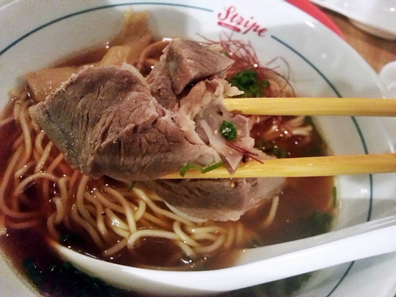 ストライプ ヌードルズ(Stripe Noodles) 山羊(ヒージャー)肉 ストライプ ヌードルズ(Stripe Noodles) 山羊(ヒージャー)肉