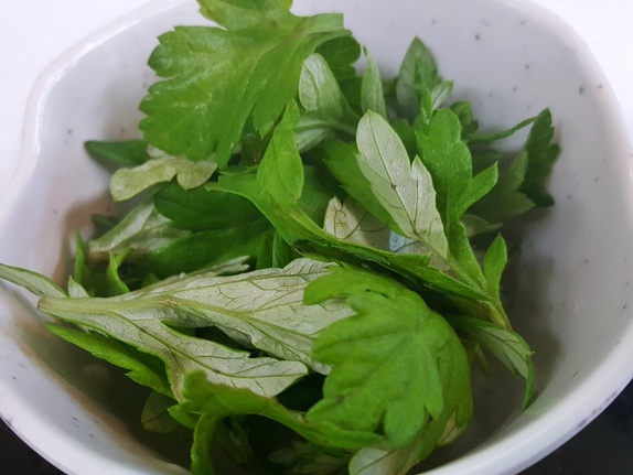 山原食いなぁ。 フーチバー(ヨモギ) 山原食いなぁ。 フーチバー(ヨモギ)