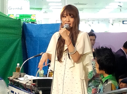 今井絵理子さん　1cap＝1life プロジェクト