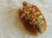 ソーセージ専門店の新作ホットドックはじまります。 2012/07/22 09:25:11