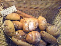麦心のパン２時半〜販売しま〜す。 2011/10/27 11:26:56