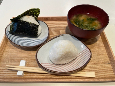 おにぎりはつき