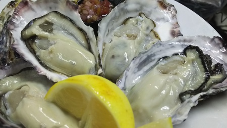 生牡蠣あります。