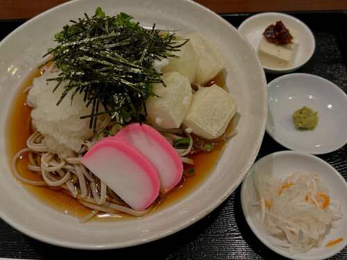 今日のランチは嘉手納の日本そば工房せい家@十割揚げ餅みぞれ蕎麦＆天ぷらまんじゅう♪