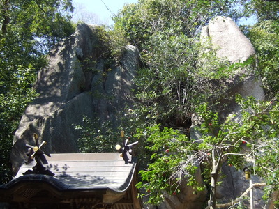 越木岩神社の甑岩：甲山南麓の磐座