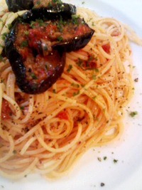 なすのピリっと辛い、トマトソースパスタ