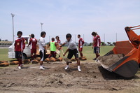 2009.5.25　東風平サッカー場　修復作業　1