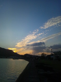 太陽と月と海