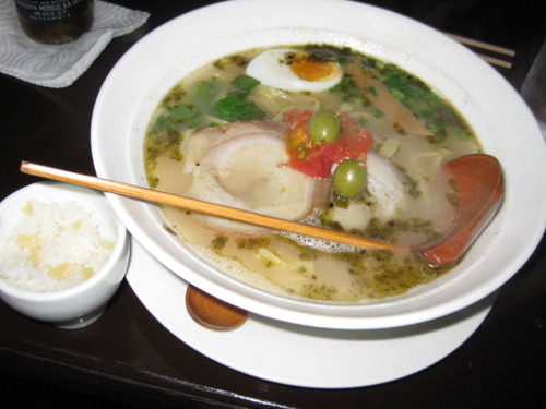 コザのお洒落なバーで、ジェノバ風 塩ラーメンは如何・・・・・♪