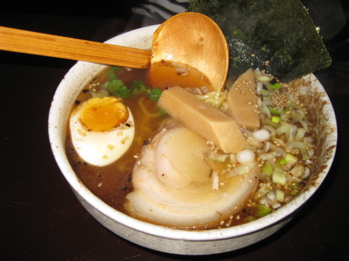 コザのお洒落なバーで、ジェノバ風 塩ラーメンは如何・・・・・♪