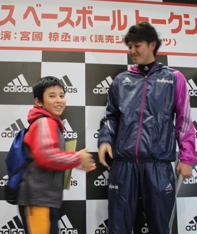 読売ジャイアンツ選手宮國椋丞投手のトークショーinゼビオ沖縄宜野湾