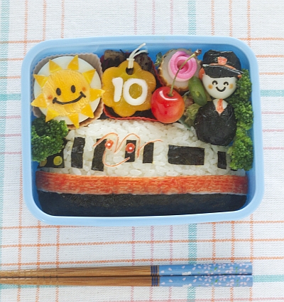 【春の遠足キャラ弁まとめ】乗り物や春らしい♪男女の子のお弁当
