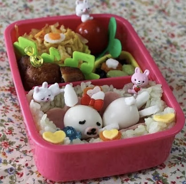 リラックスキャラ弁当　うさぎスヤスヤお昼寝中