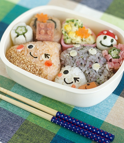 秋のキャラ弁当　きのこ栗おにぎり