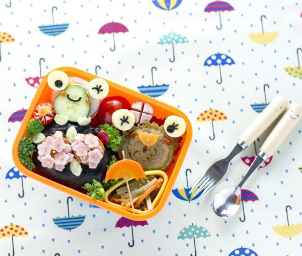 沖縄梅雨入り　梅雨キャラ弁当