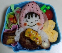 沖縄を笑顔にするキャラ弁　イチゴちゃんおにぎり♪
