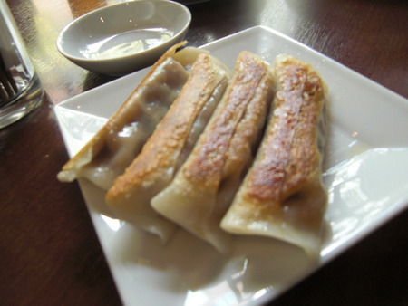 燕郷房