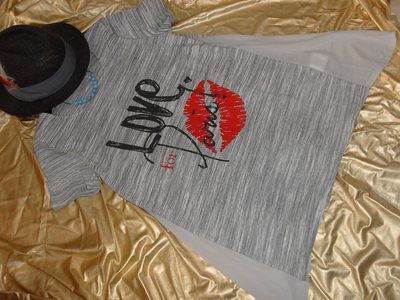 キュートなTシャツ入荷してま～す。