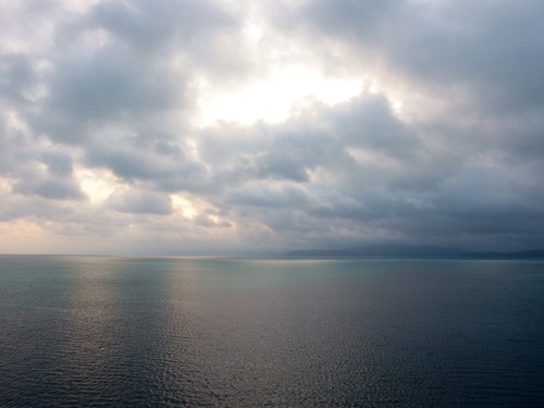 今朝の雲と海