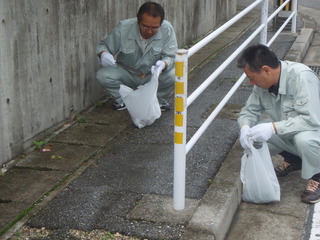 道路ボランティア清掃活動　2011年10月