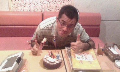 カラオケにて誕生祝い！！